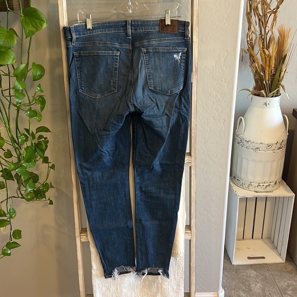 Lucky Brand Women’s Skinny Jeans with intentional small tears - Picture 2 of 5